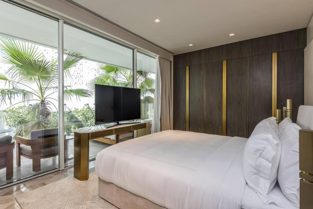 Villa Five Palm Luxury Villa: Beachfront Retreat With Private Pool And Panoramic Views *