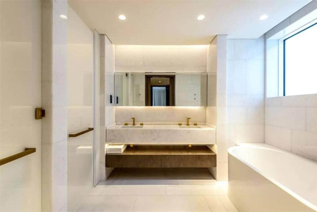 Five Palm Luxury Villa: Beachfront Retreat With Private Pool And Panoramic Views