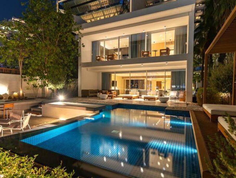 Villa Five Palm Luxury Villa: Beachfront Retreat With Private Pool And Panoramic Views