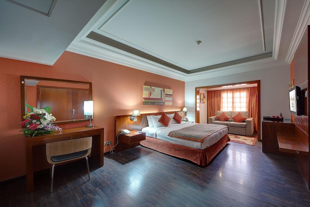 Ascot Hotel 4*