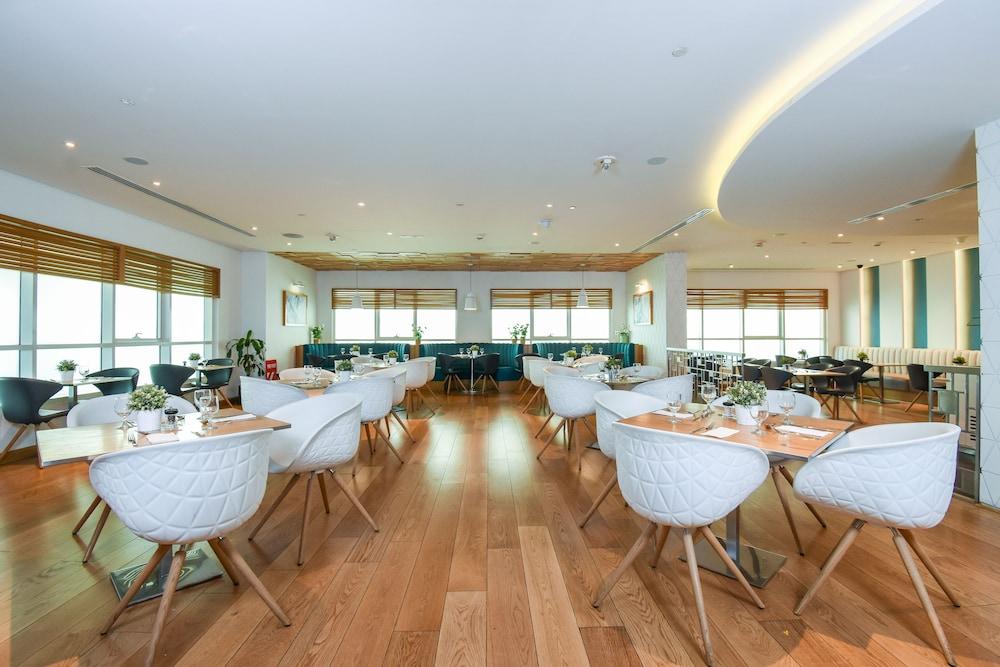 Premier Silicon Oasis Hotel