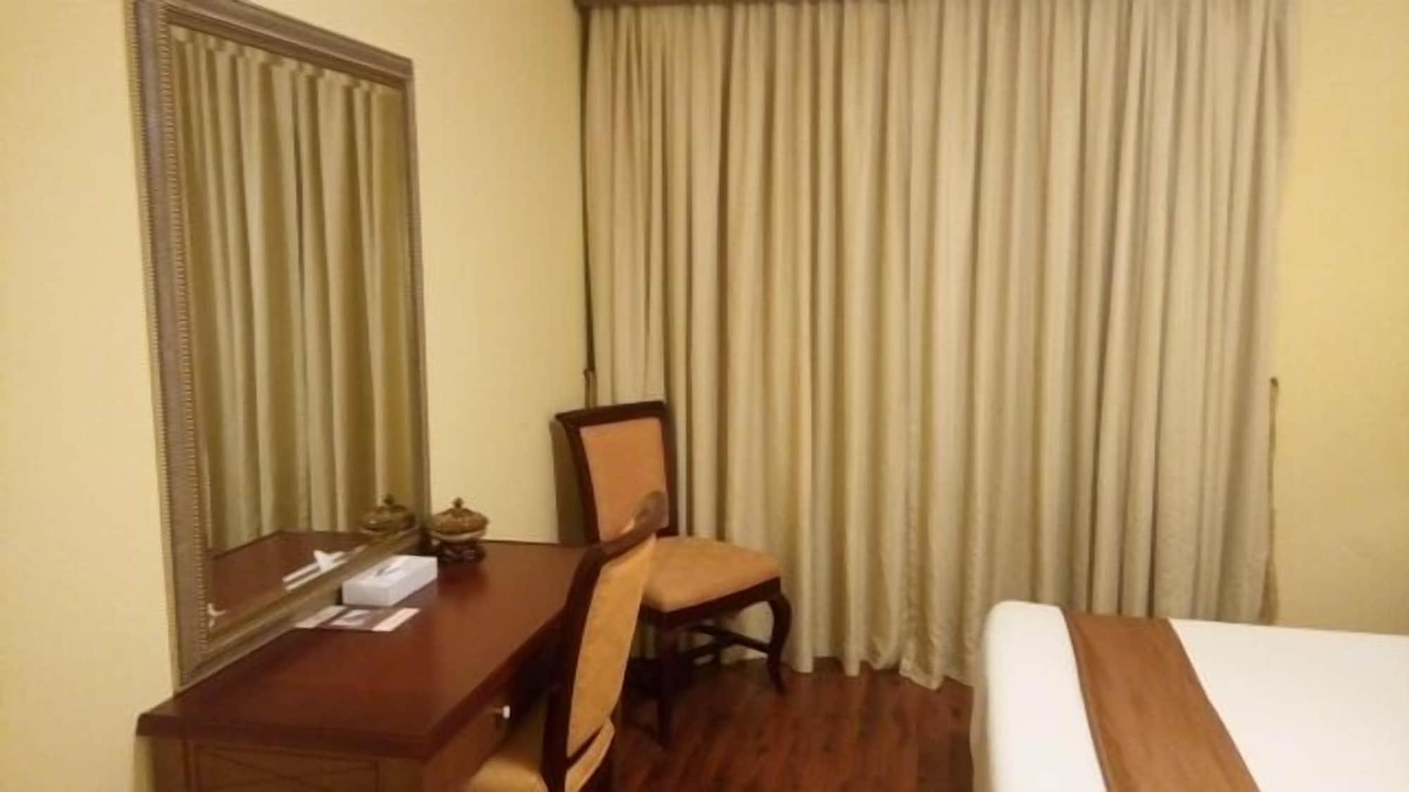 Aparthotel Al Muraqabat Plaza