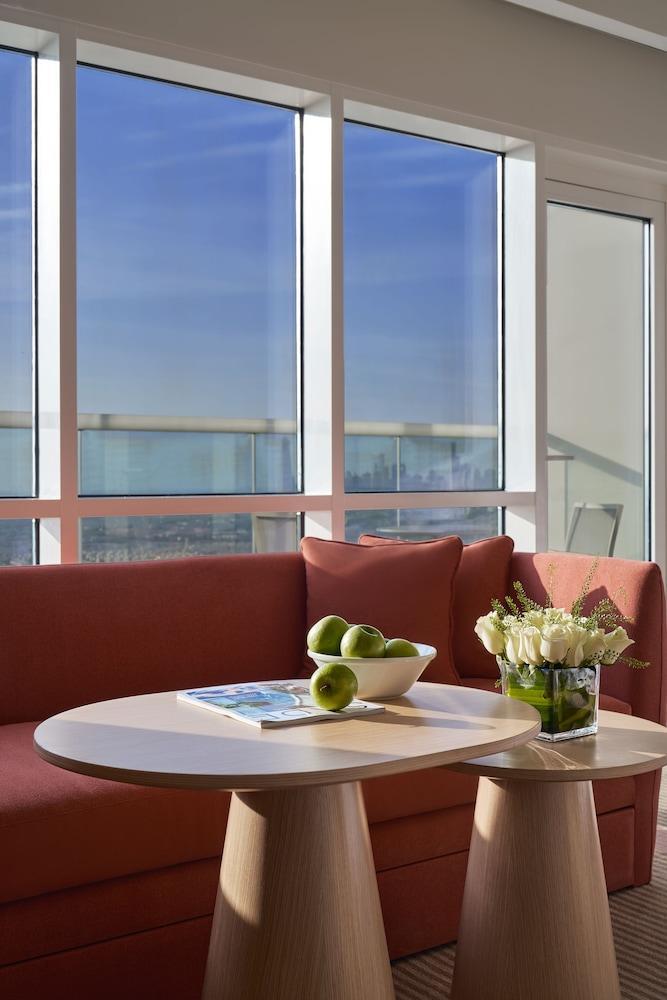 Otel Novotel Jumeirah Village Triangle 4*