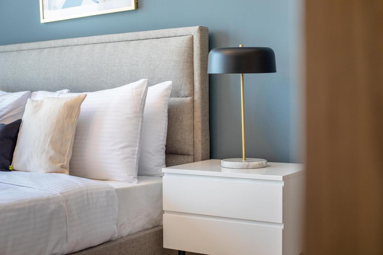 Eden's Homes & - Millennium Atria Residences * Dubai
