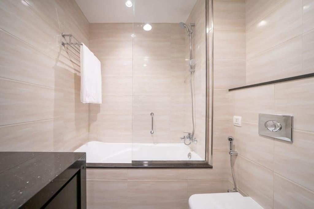 Frank Porter - Damac Celestia Daire Dubai