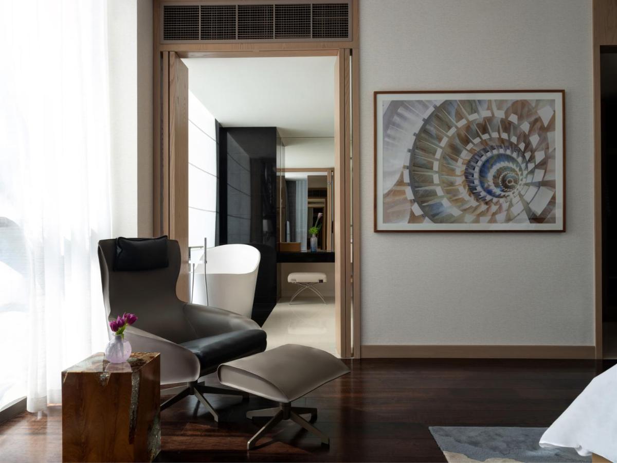 Hotel Four Seasons International Financial Centre 5*
