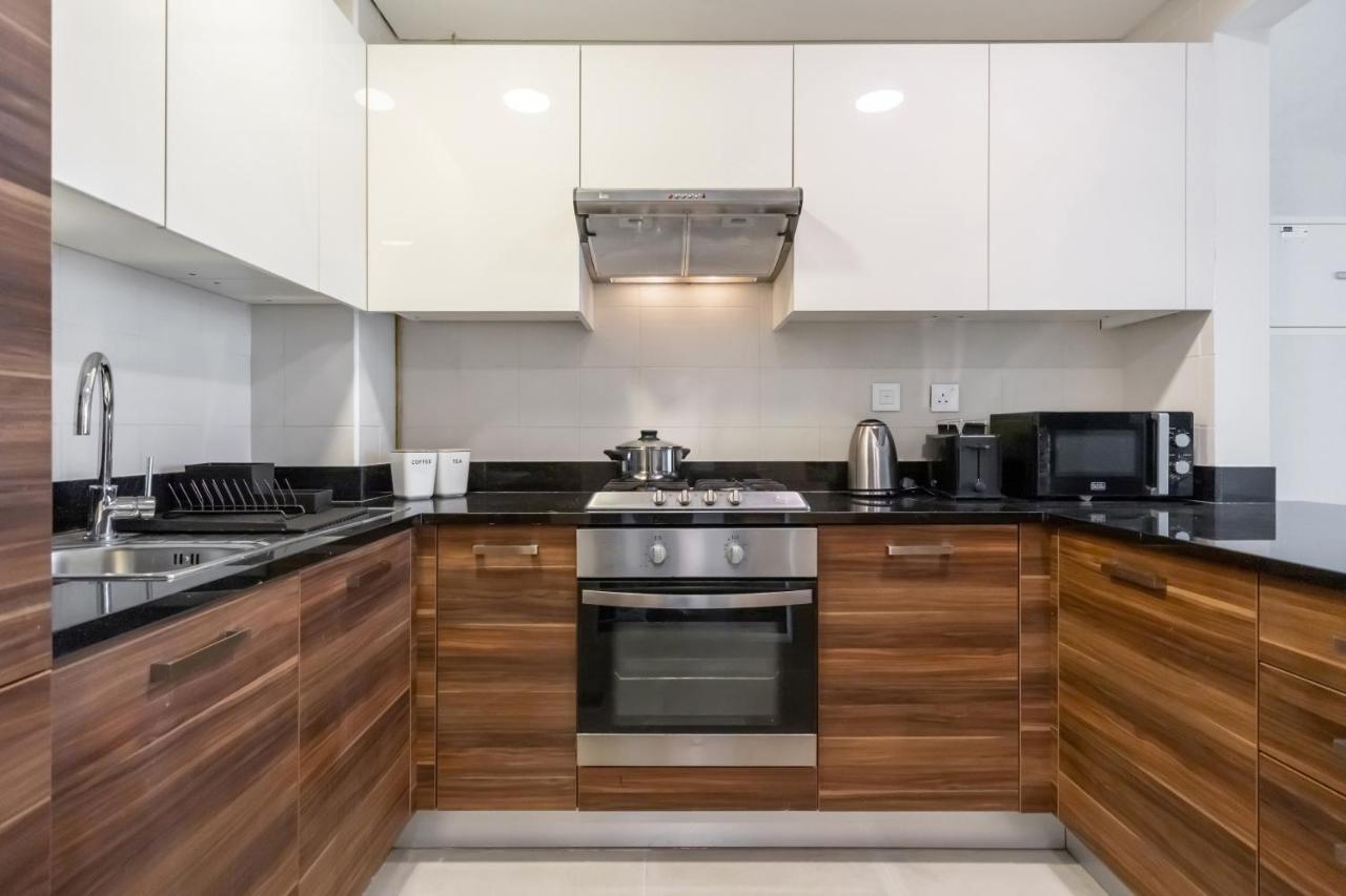 Fam Living - Marina - Steps Away From The Beach Apartment Dubai