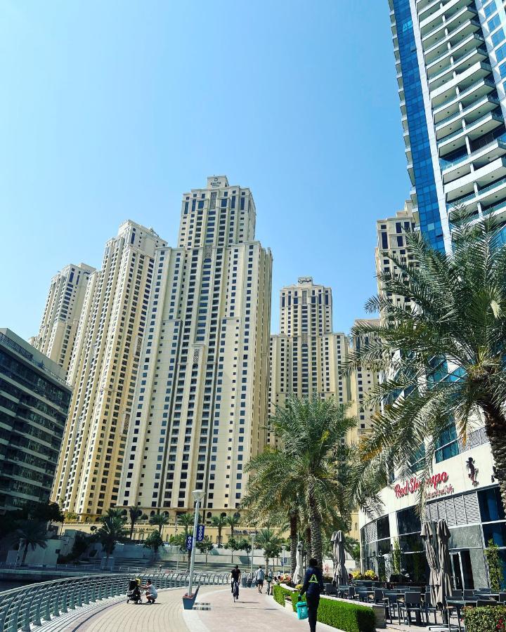 Lunar - Jbr Homestay