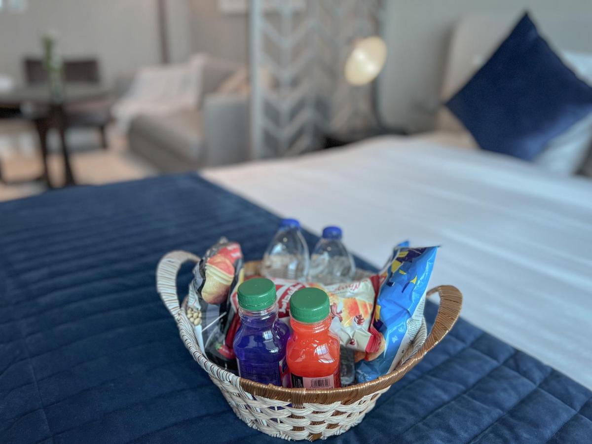 Apartment 5-star Luxury Studio Near Burj Khalifa With Amazing Canal & View! Dubai