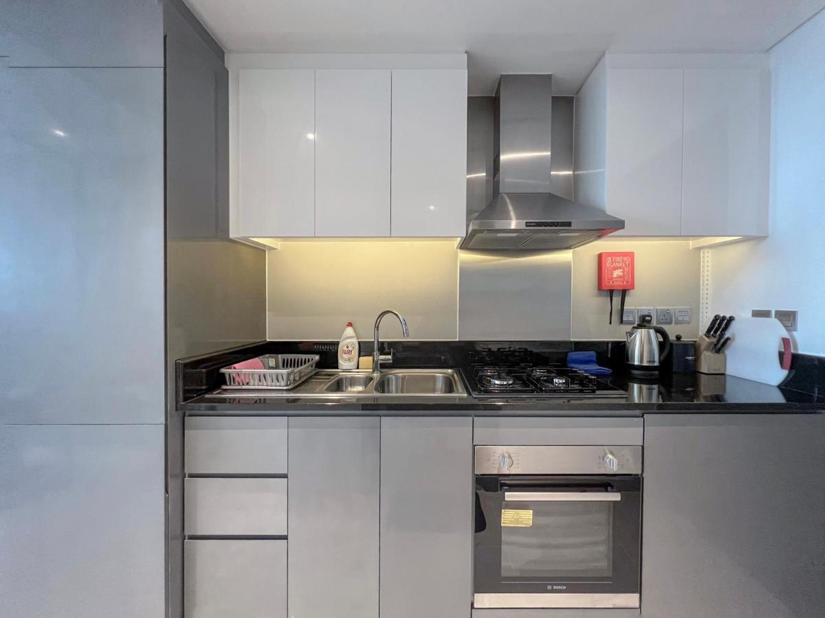 5-star Luxury Studio Near Burj Khalifa With Amazing Canal & View! Apartment *