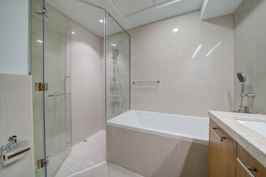 Burj Khalifa View - 2br And Maid - Downtown Apartment Dubai