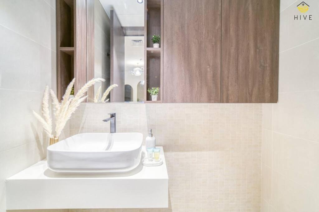 Gorgeous 1 Bedroom In Euro Dubai