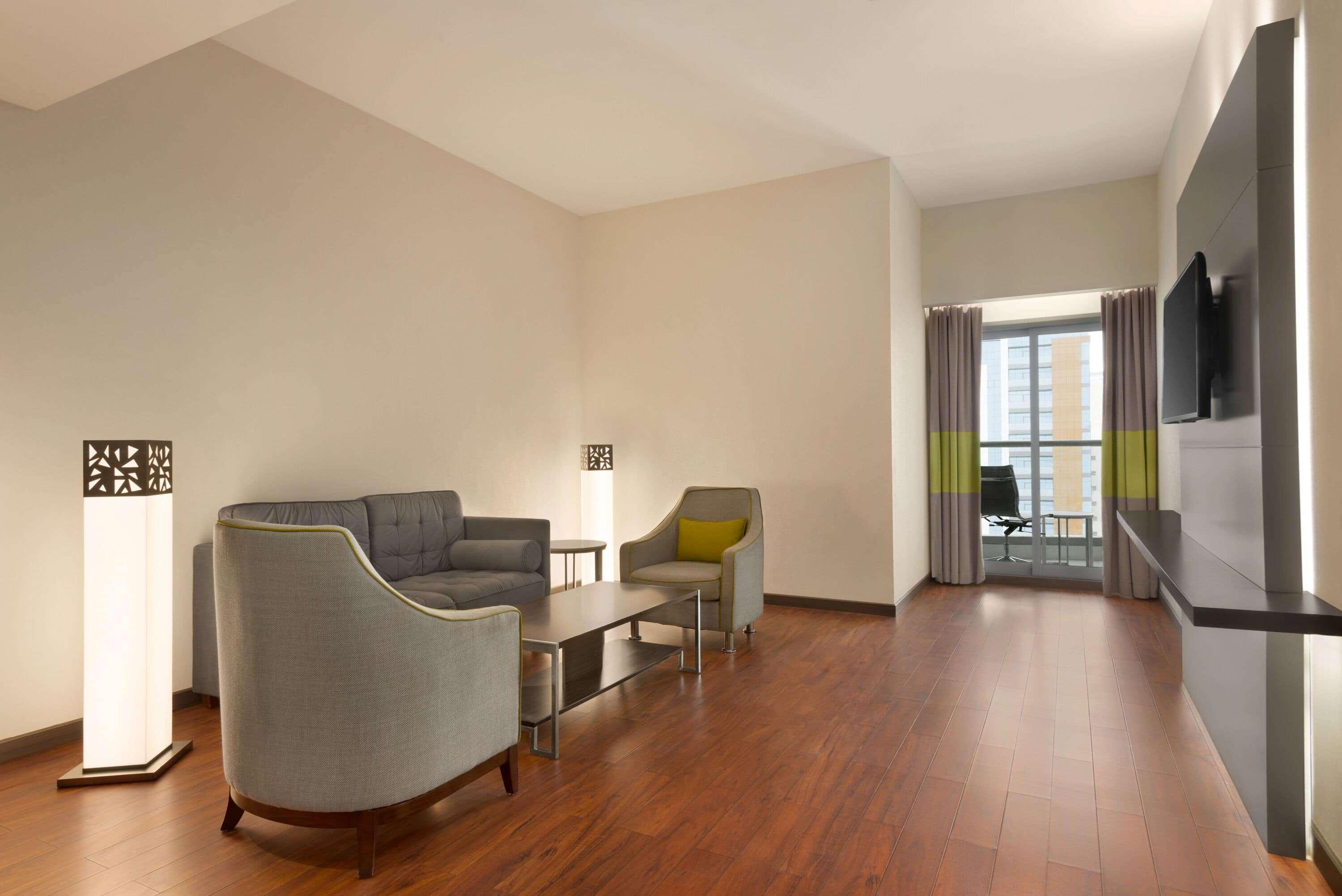 Howard Johnson Plaza By Wyndham Deira Hotel Dubai