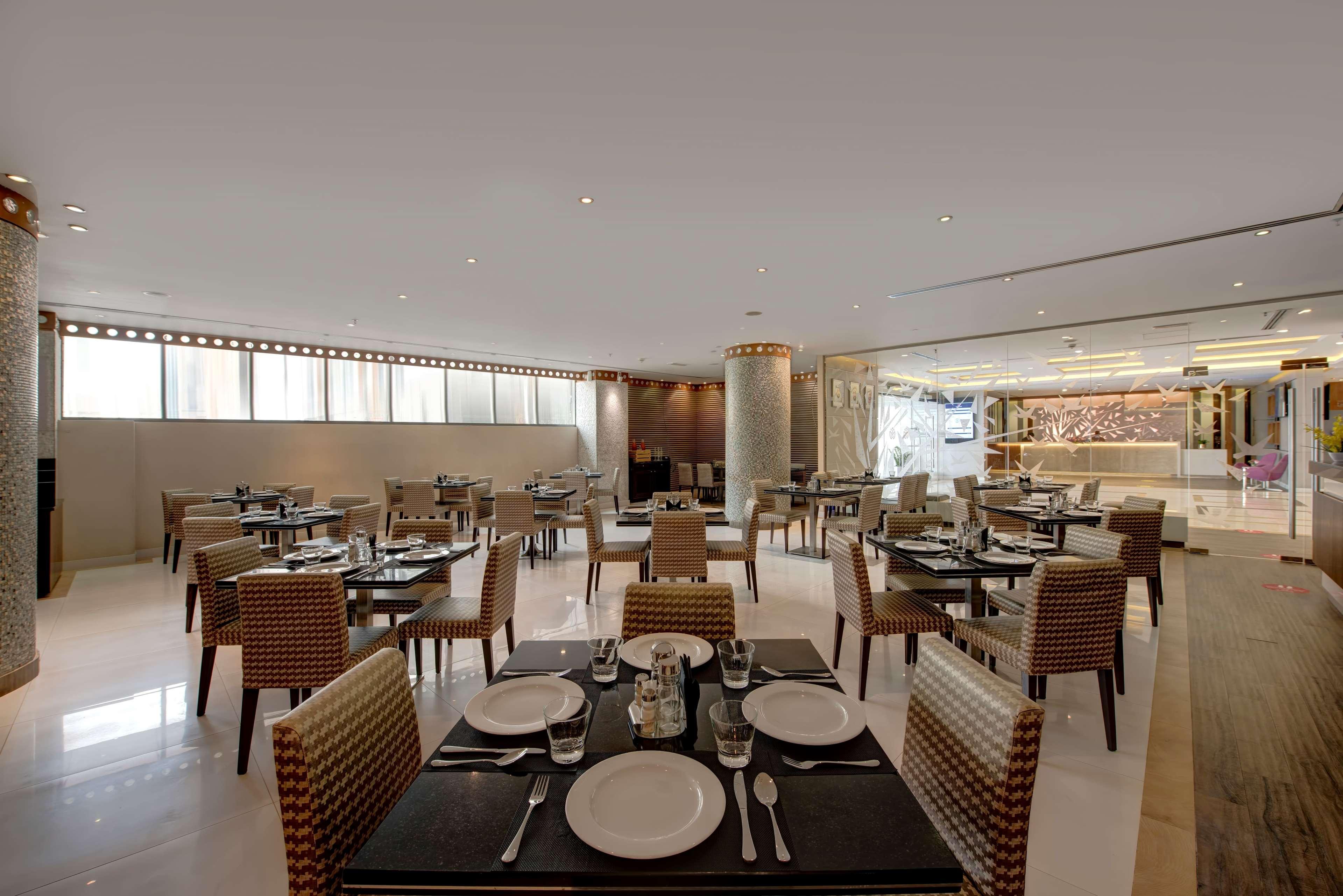 Howard Johnson Plaza By Wyndham Deira