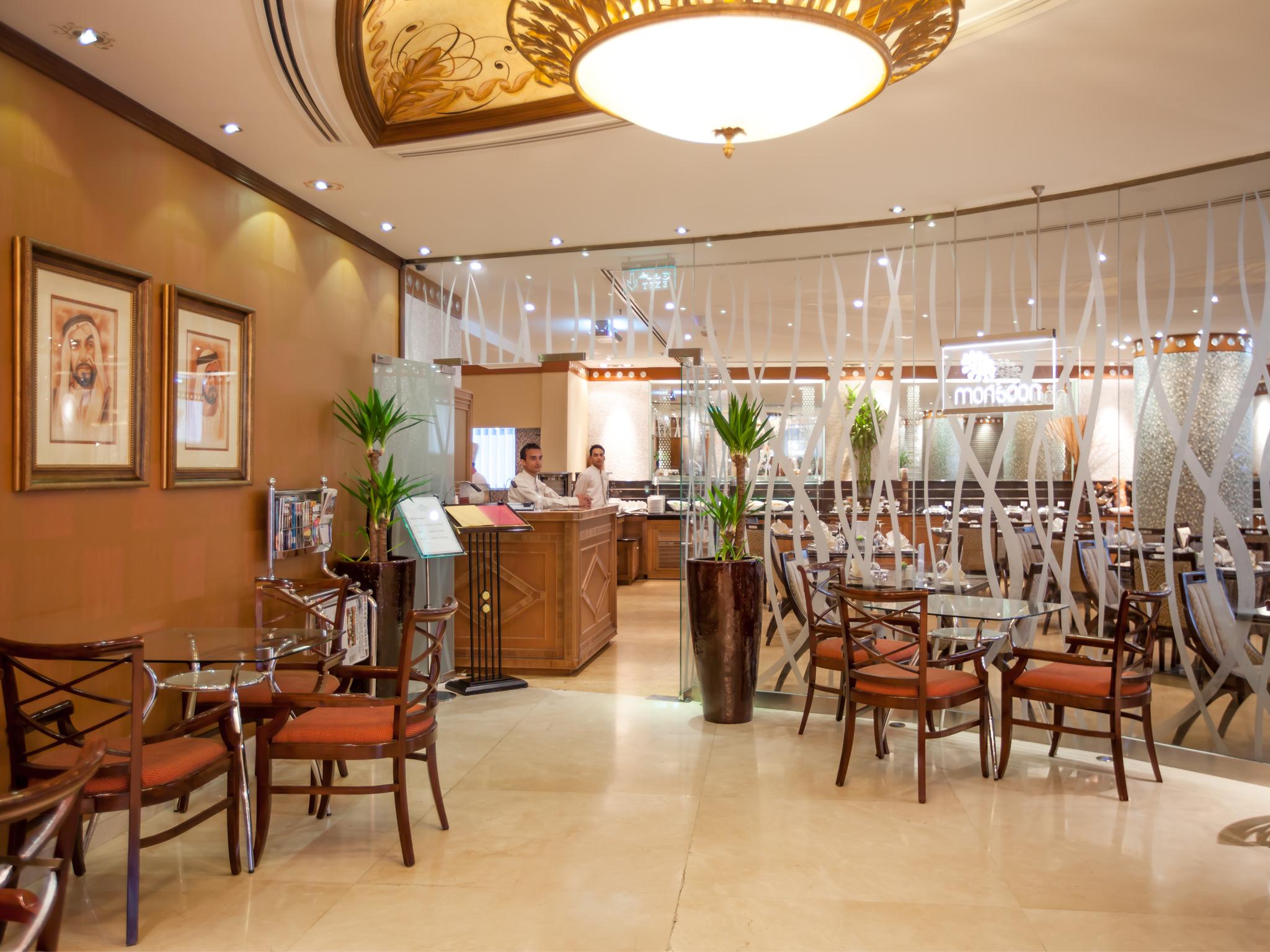 Howard Johnson Plaza By Wyndham Deira Hotel 4*