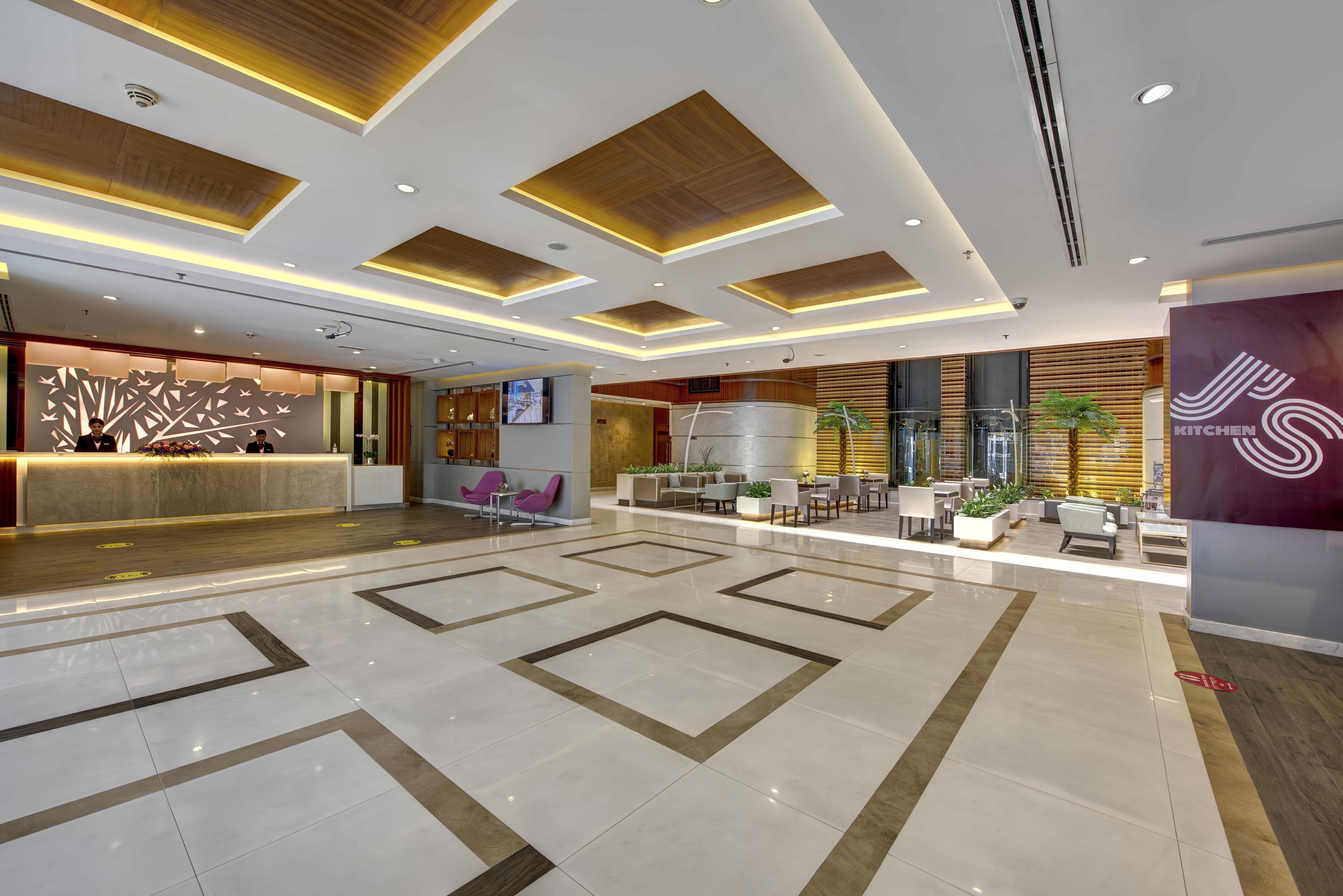 Howard Johnson Plaza By Wyndham Deira Hotel Dubai
