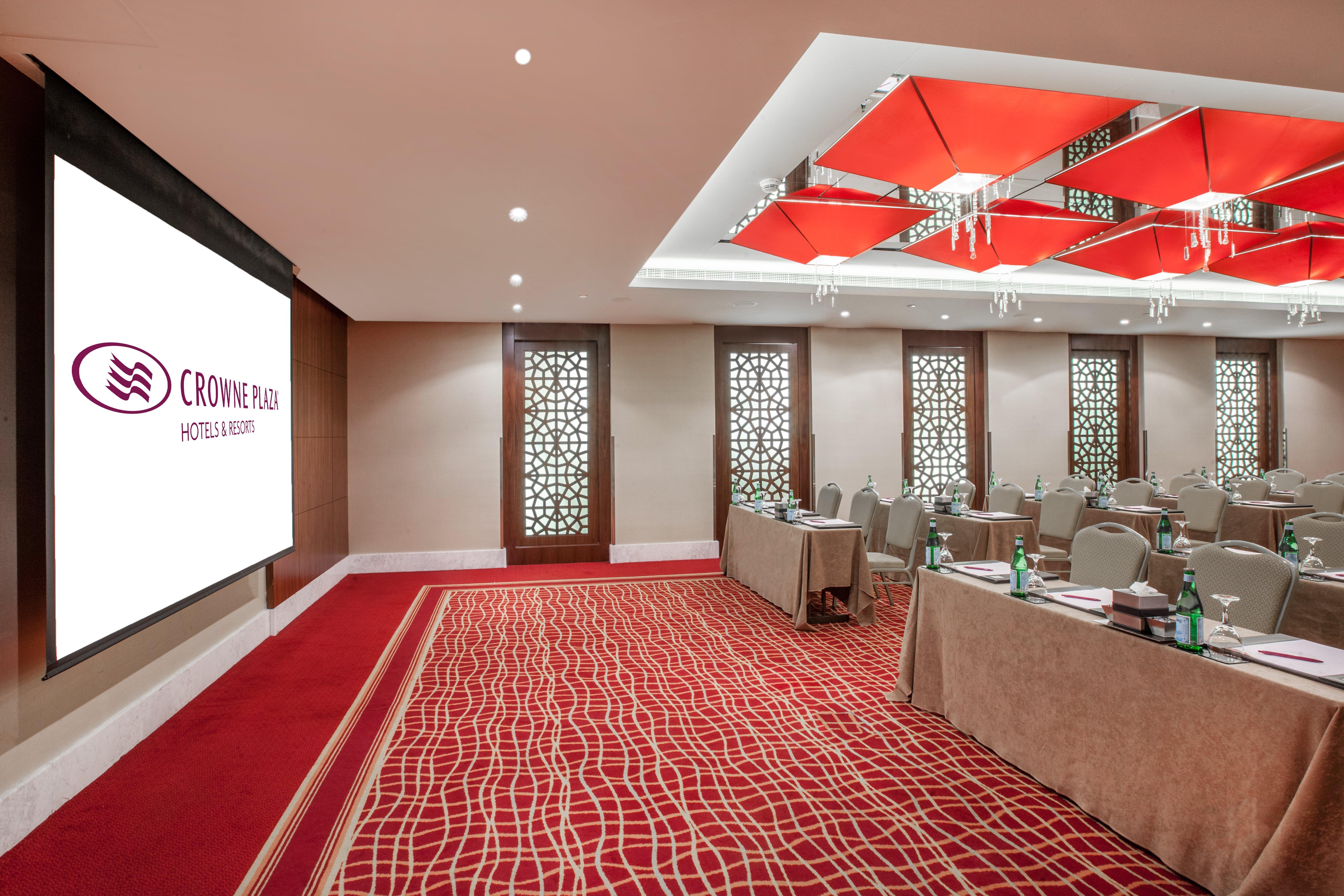 Crowne Plaza Deira By Ihg Hotel 5*