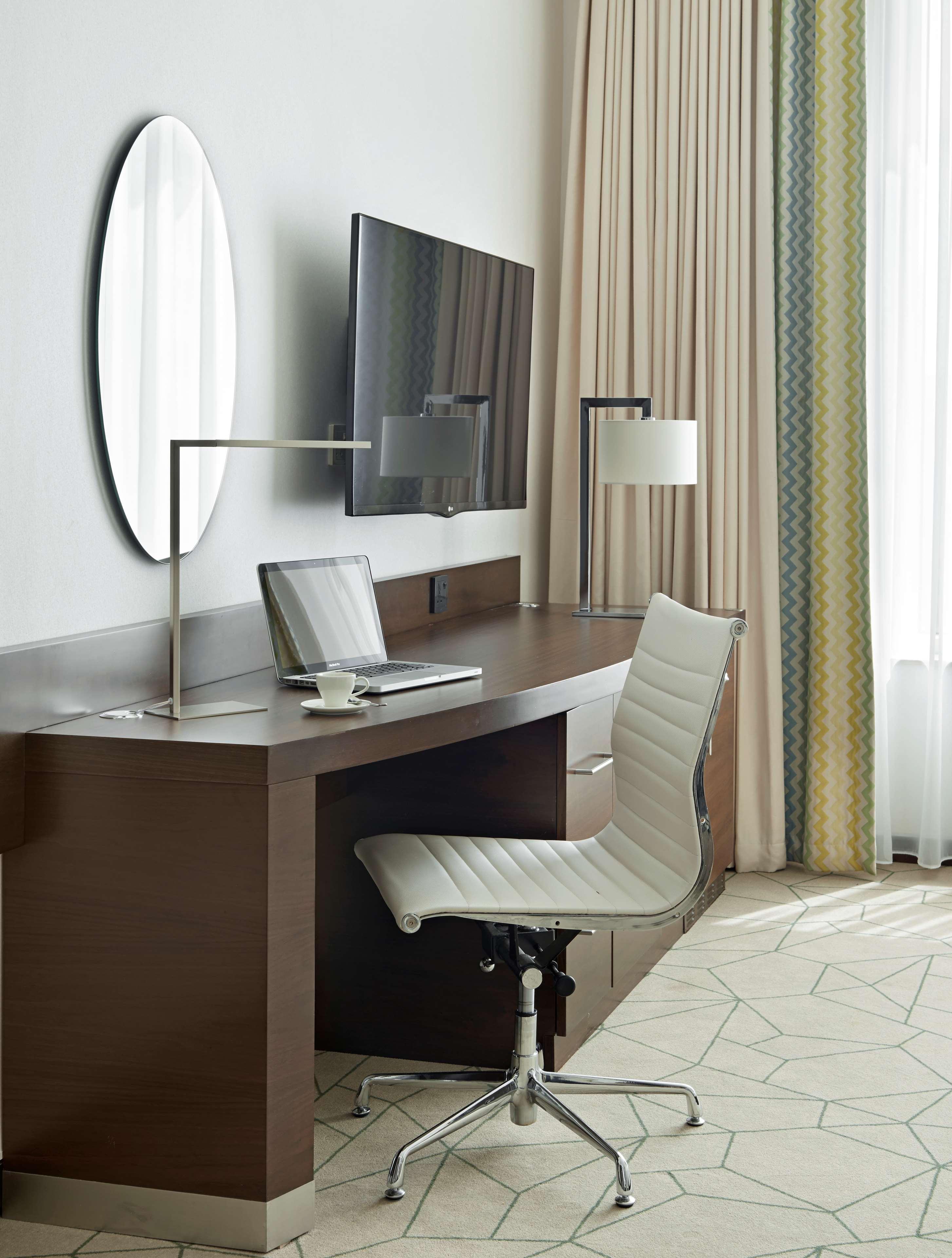 Hyatt Place Baniyas Square