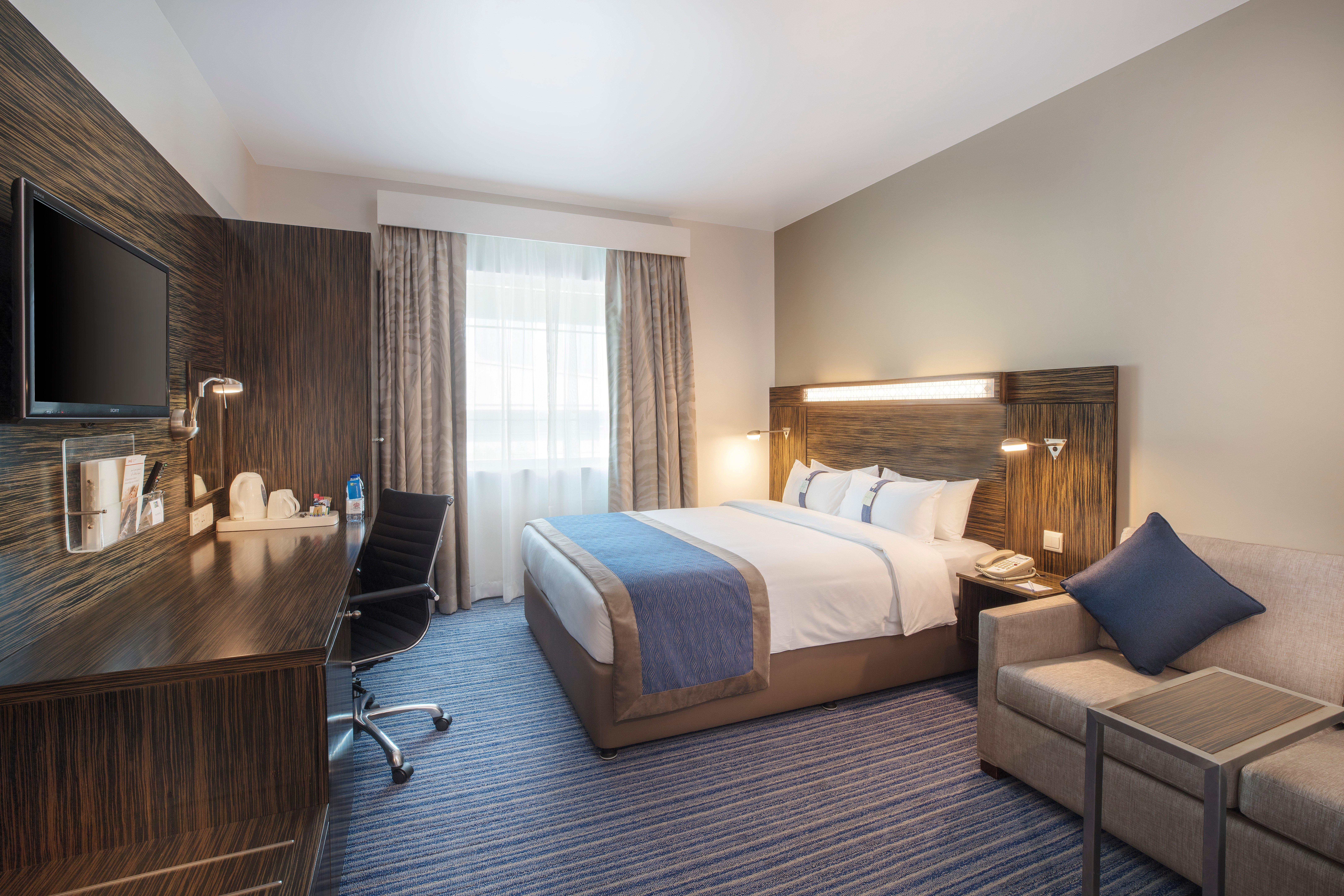 Express Safa Park By Ihg Hotel 3*
