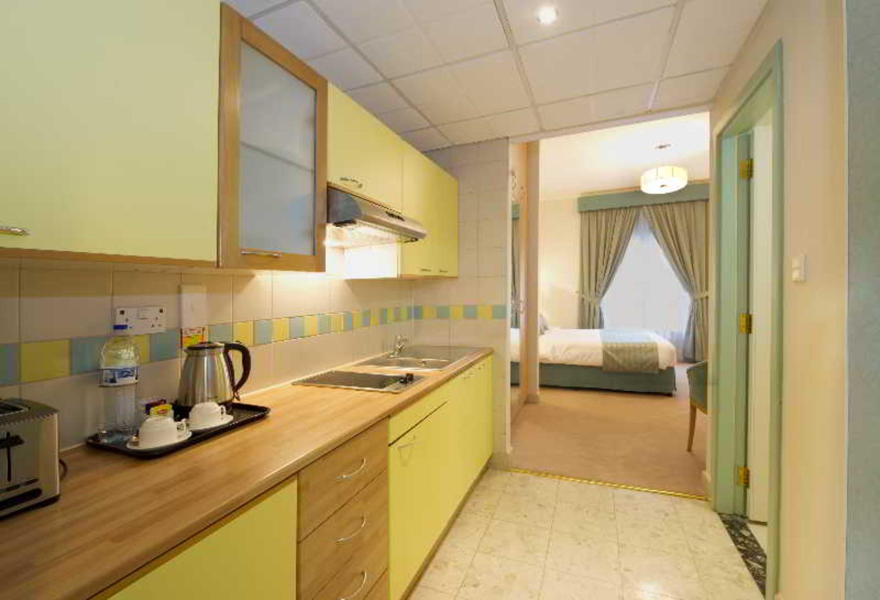 Aparthotel Al Bustan Centre & 4*