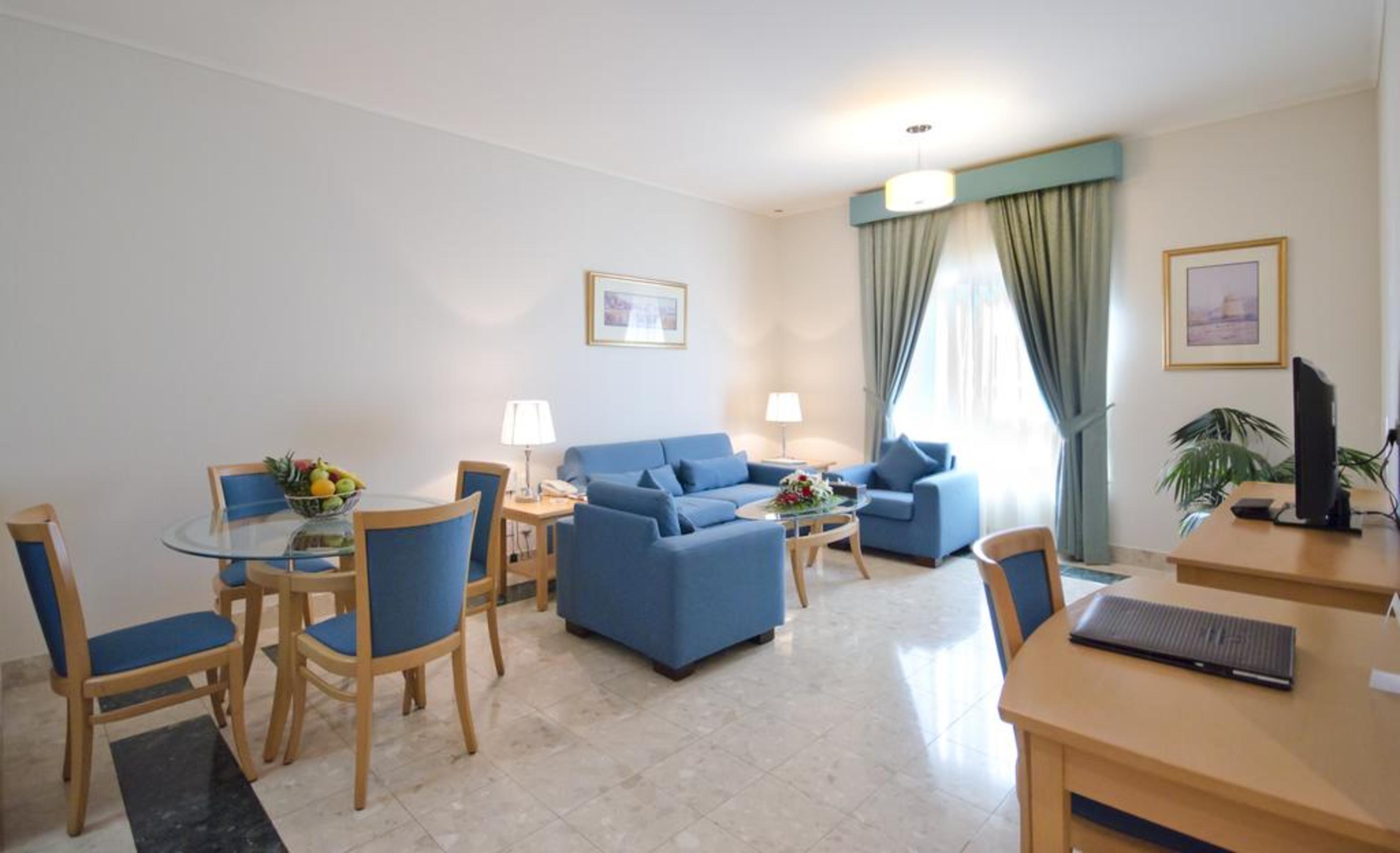 Al Bustan Centre & Aparthotel 4*