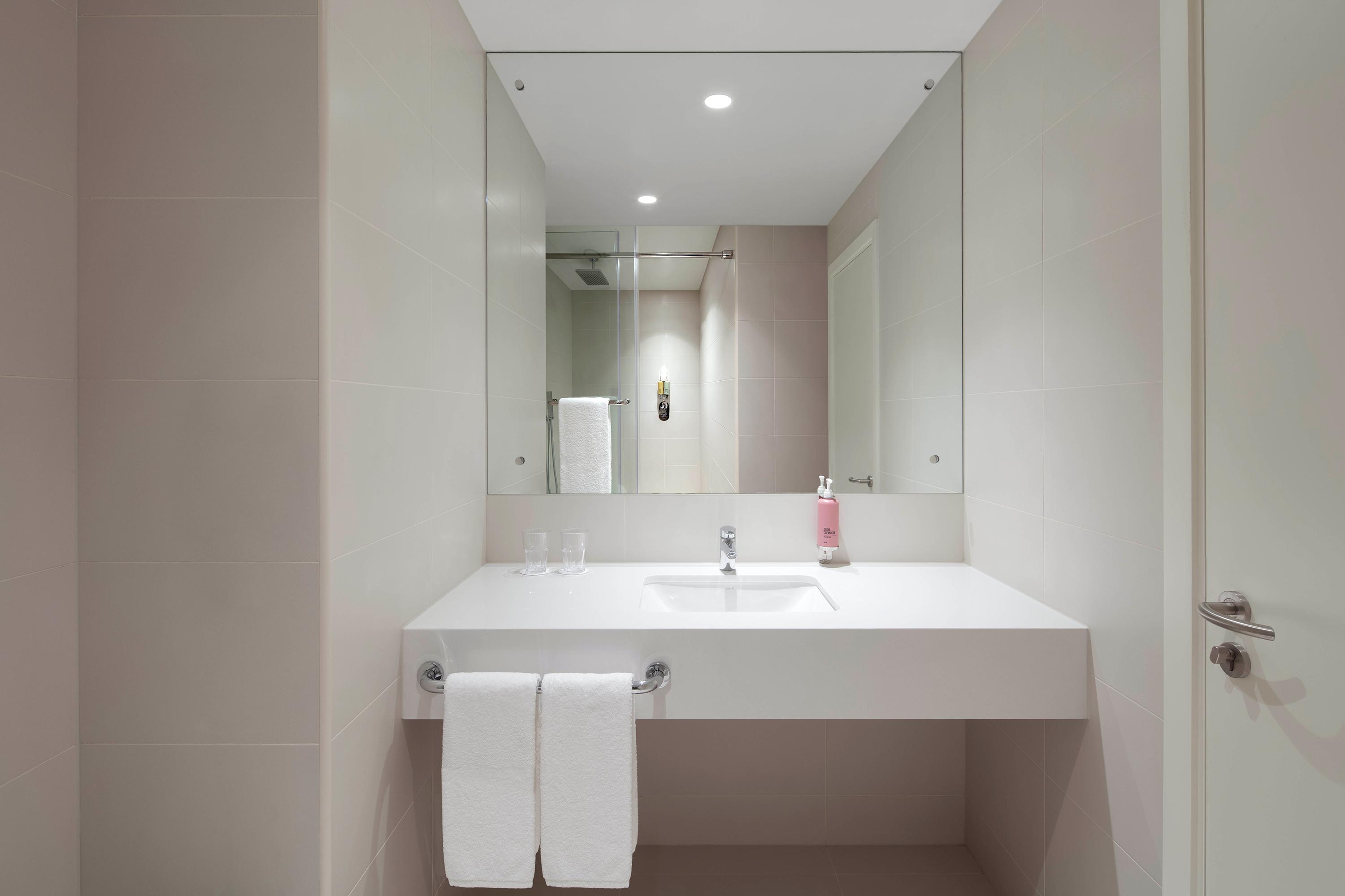 Rove Centre, Deira Hotel