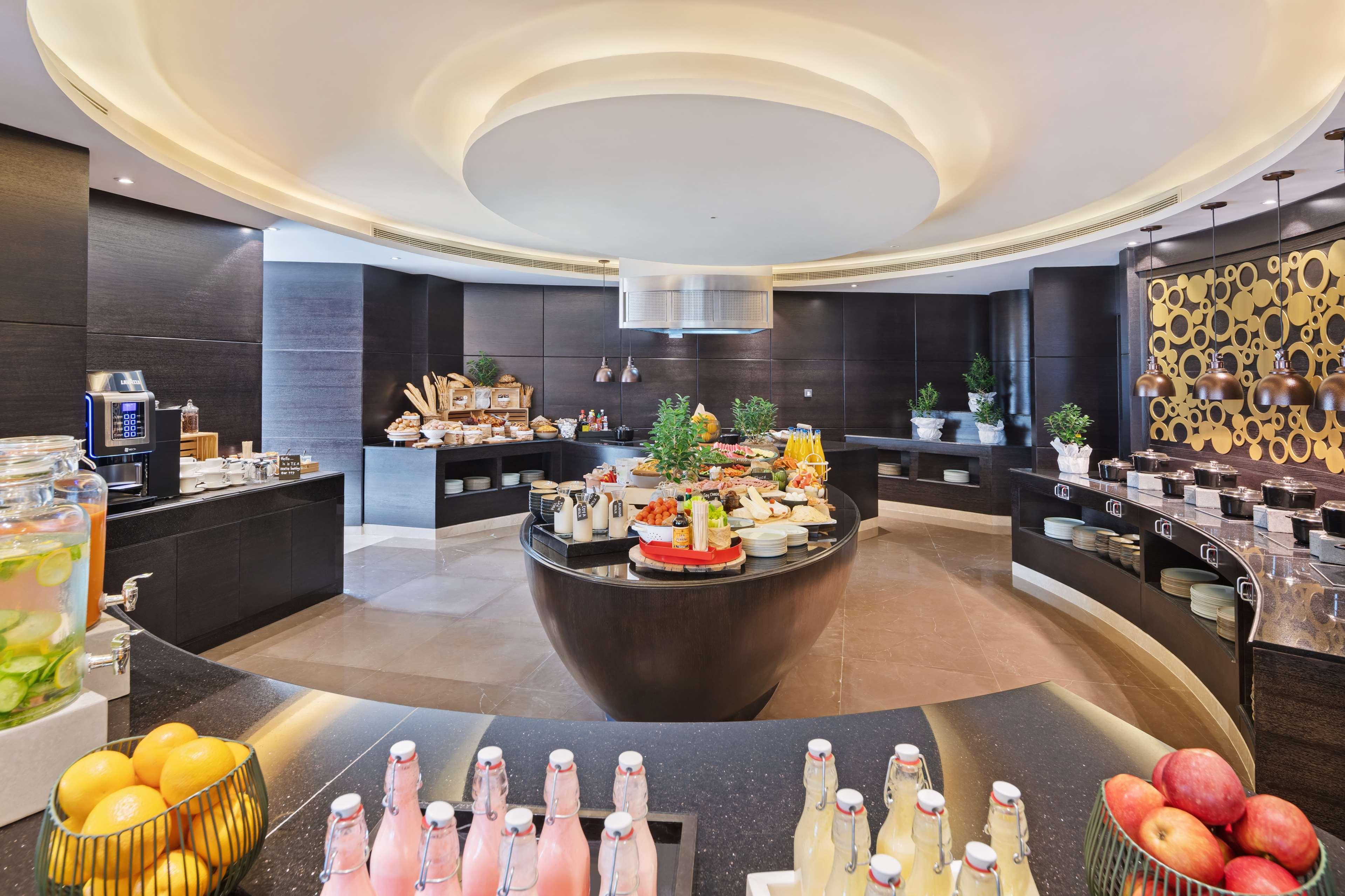 Radisson Blu Hotel, Canal View Dubai