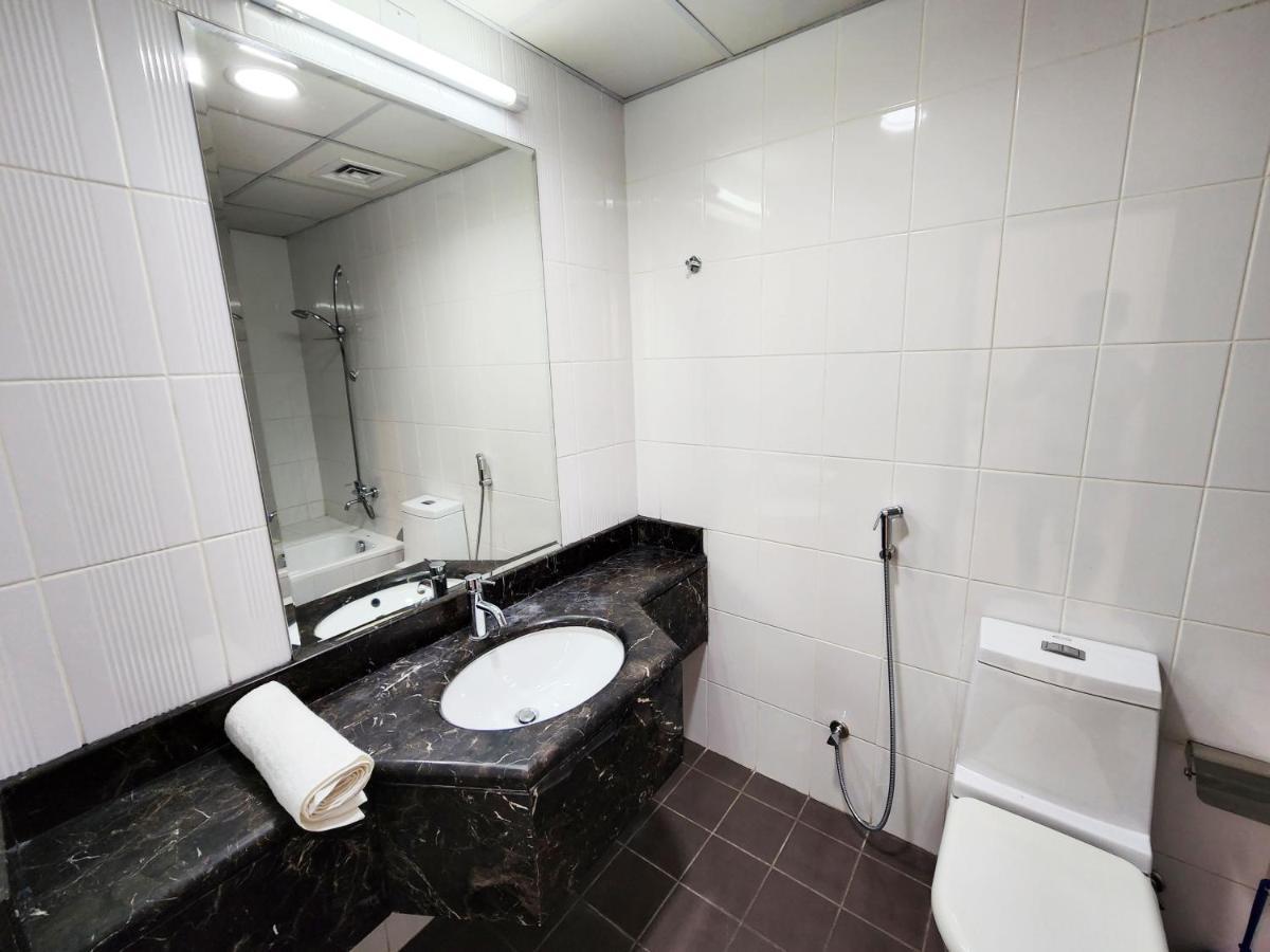 Rh- Modern Elegance 2br, Prime Location, Walk To Mall Apartment