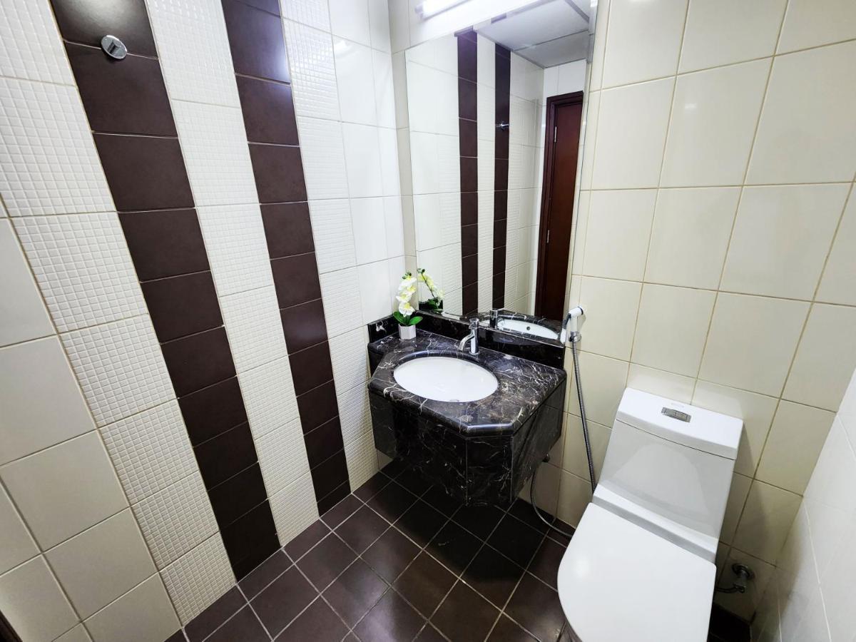 Apartment Rh- Modern Elegance 2br, Prime Location, Walk To Mall *