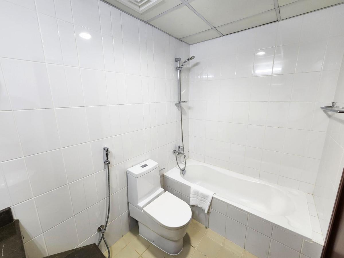 Rh- Modern Elegance 2br, Prime Location, Walk To Mall Apartment