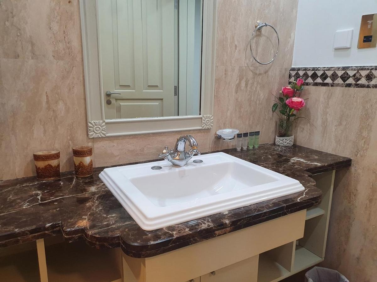 Rare Gem - 5 Bhk Taj Grandeur, Palm Jumeirah Villa *