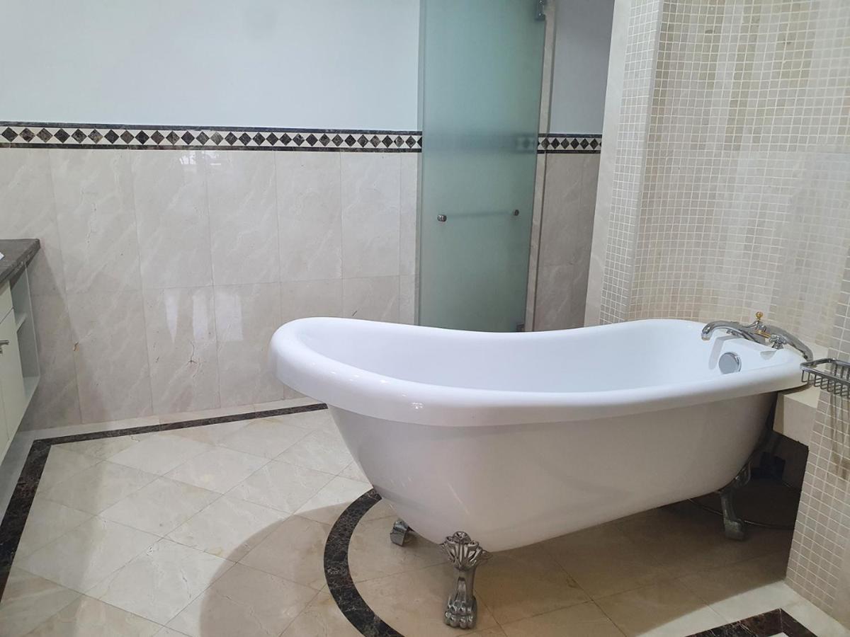 Rare Gem - 5 Bhk Taj Grandeur, Palm Jumeirah Villa *