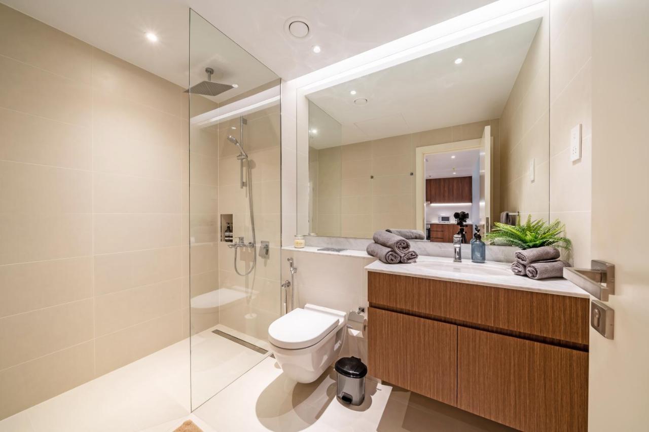 Apartment Bustling Hotspot - Stylish Interior - La
