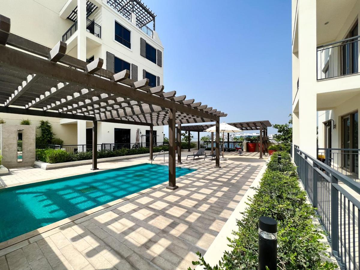 Bustling Hotspot - Stylish Interior - La * Dubai