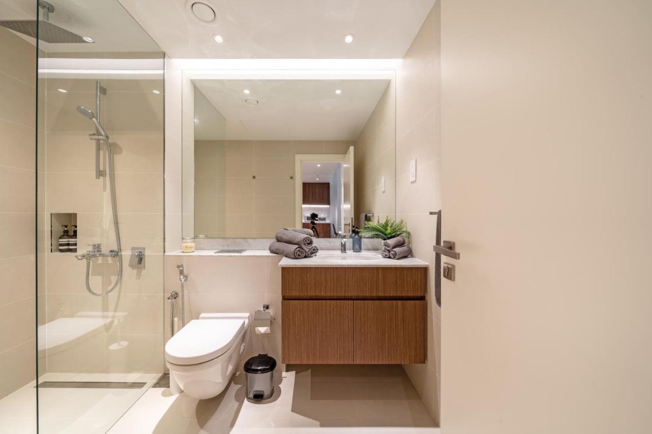 Apartment Bustling Hotspot - Stylish Interior - La