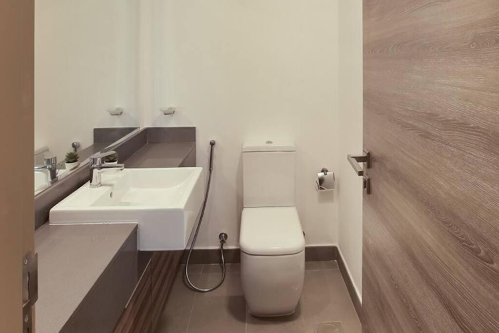 Spacious 1 Bedroom In Jvc - Apartment *