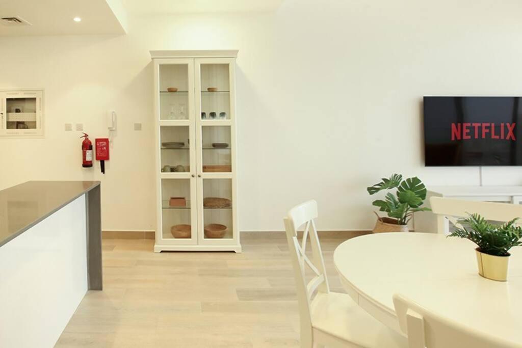 Spacious 1 Bedroom In Jvc -