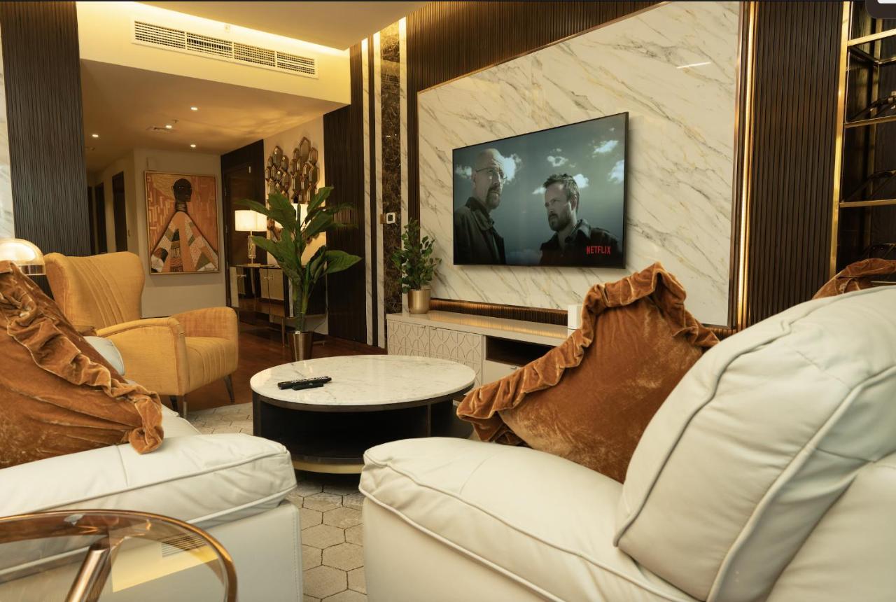 Luxury 3 Bedroom - Direct View To Burj Khalifa Apartment *