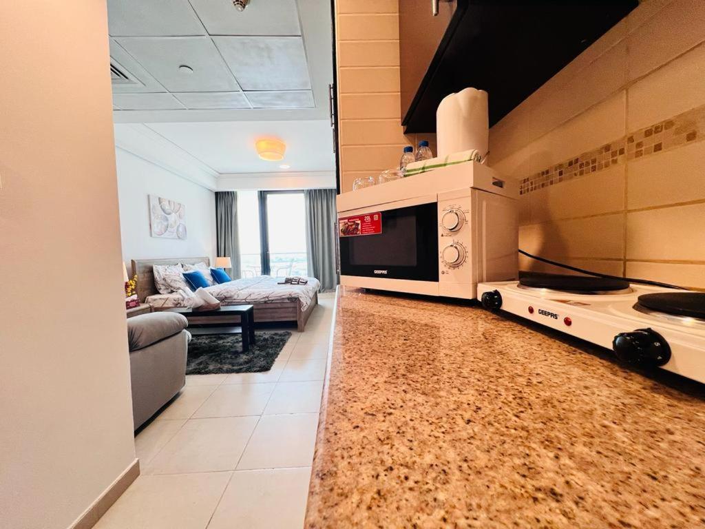 New Age Vacation Homes - Lovely Studio In Goldcrest Views 2, Jlt Apartment