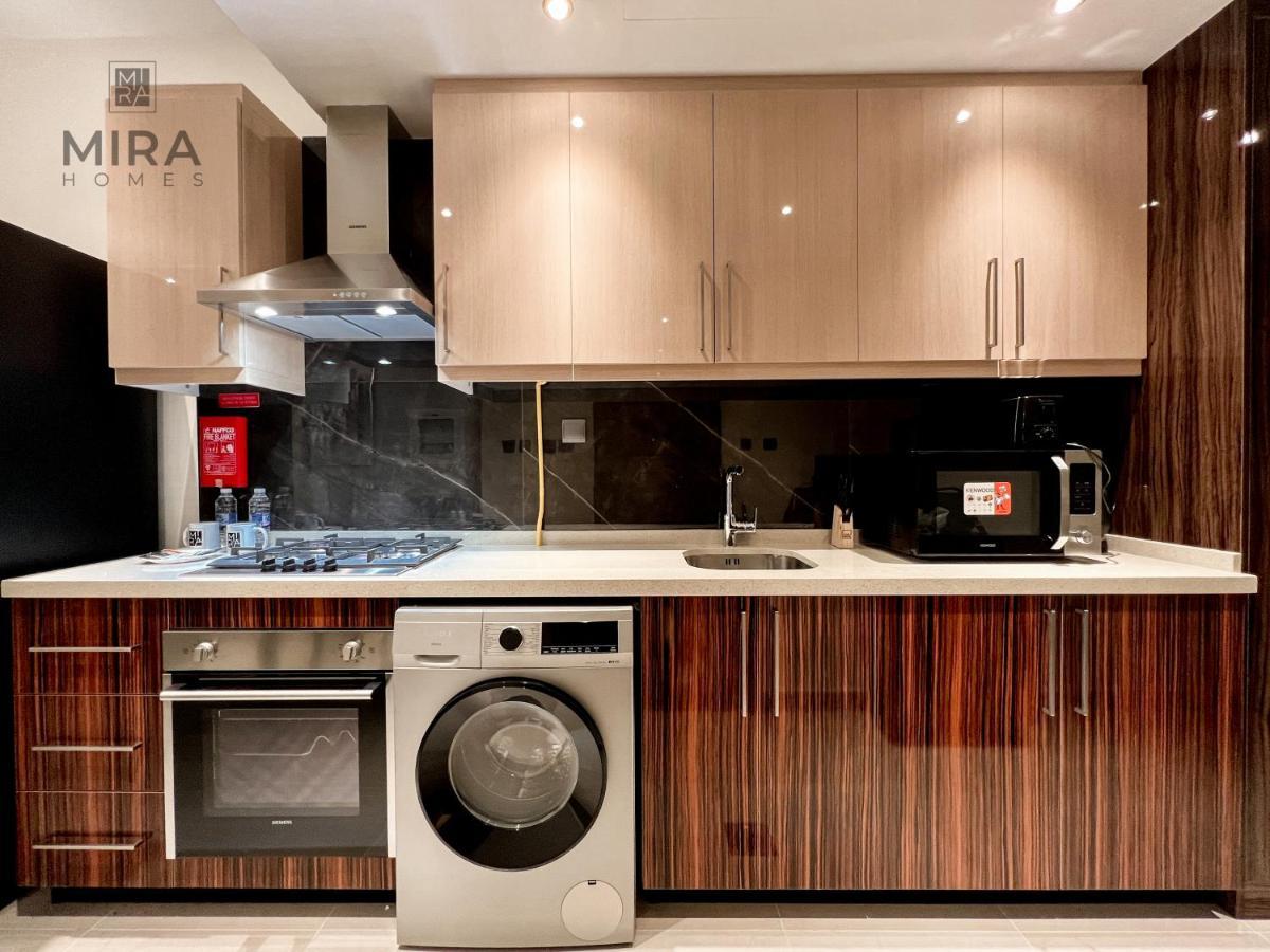 Mira Holiday Homes - Lovely Studio With Burj Khalifa View Daire *