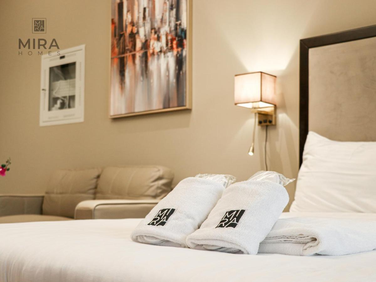 Mira Holiday Homes - Lovely Studio With Burj Khalifa View Daire *
