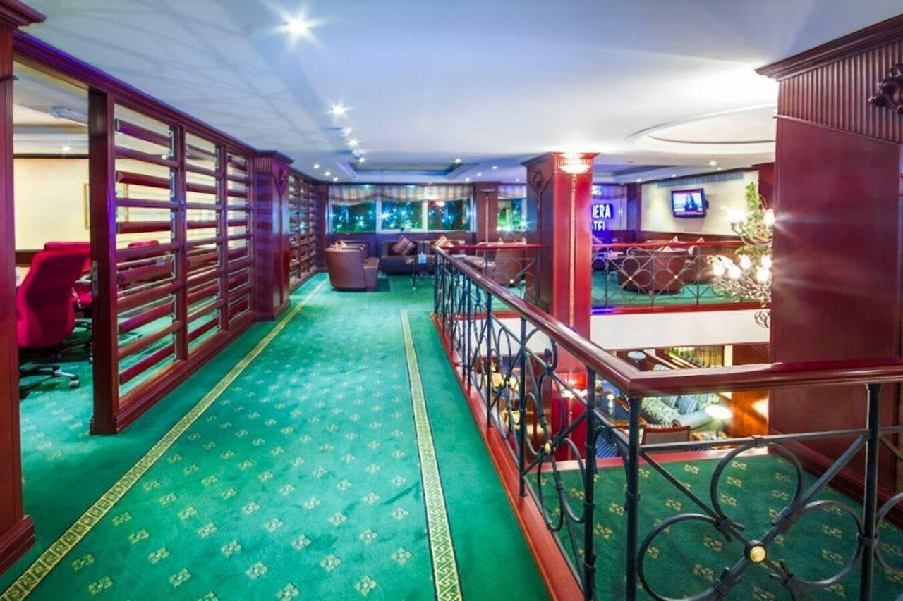 Riviera Hotel