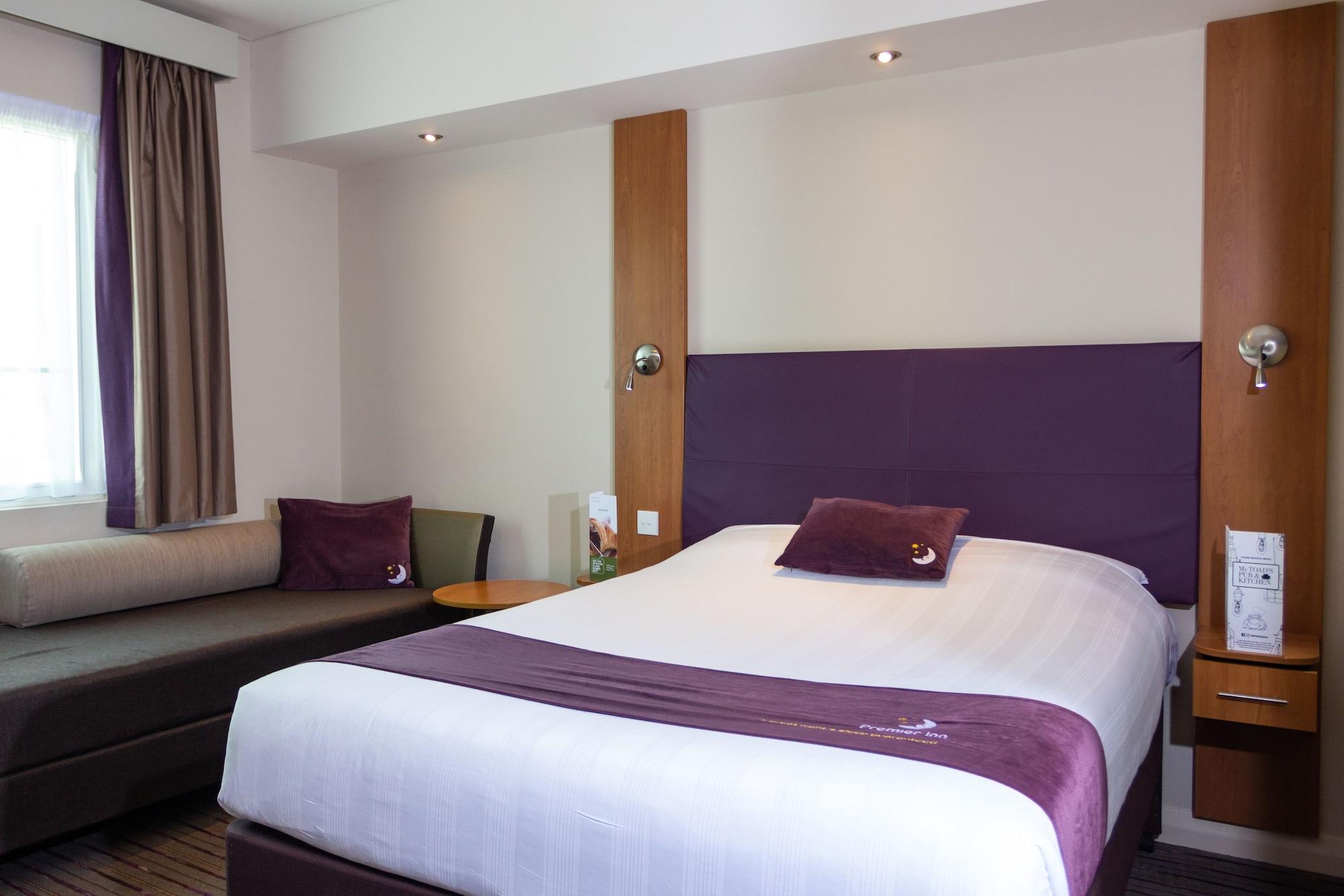 Premier International Airport 3*