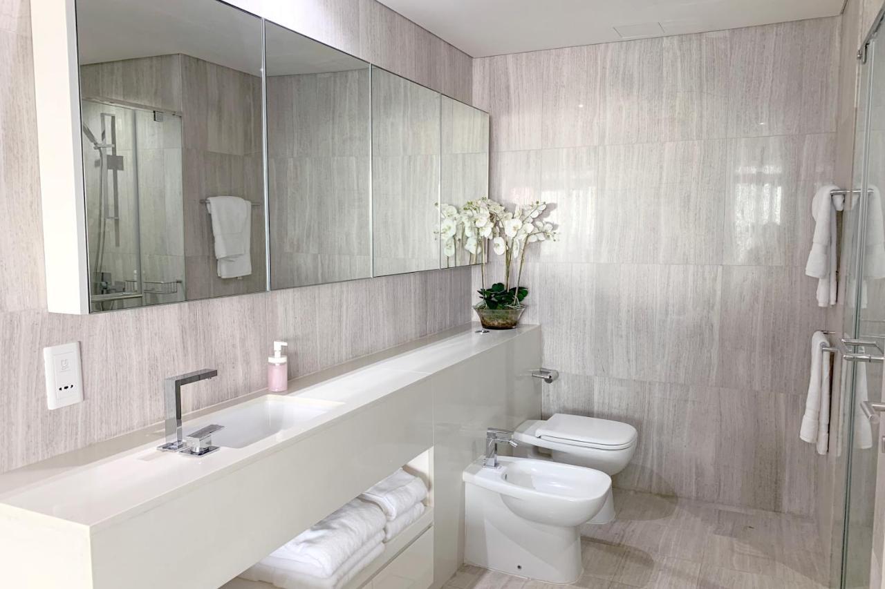 Apartment Water Views At Large Luxury One Bed *