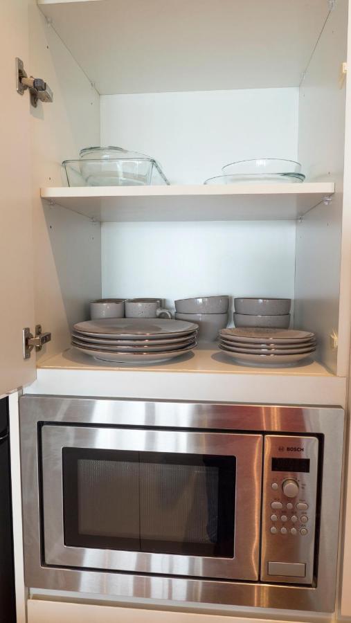 Apartment Water Views At Large Luxury One Bed *