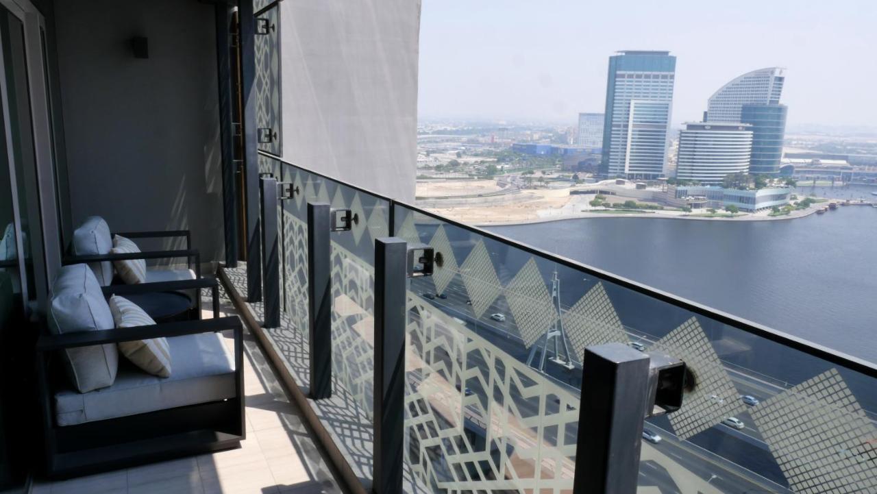 Apartment Water Views At Large Luxury One Bed Dubai