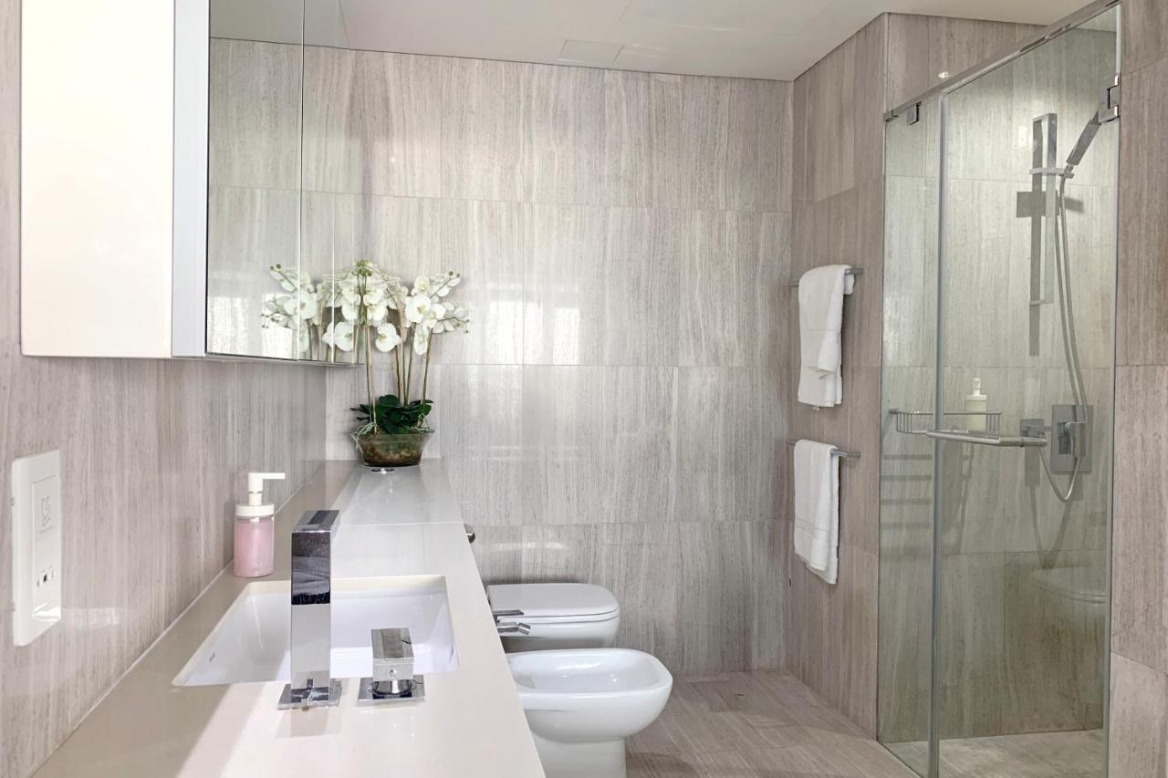 Apartment Water Views At Large Luxury One Bed *