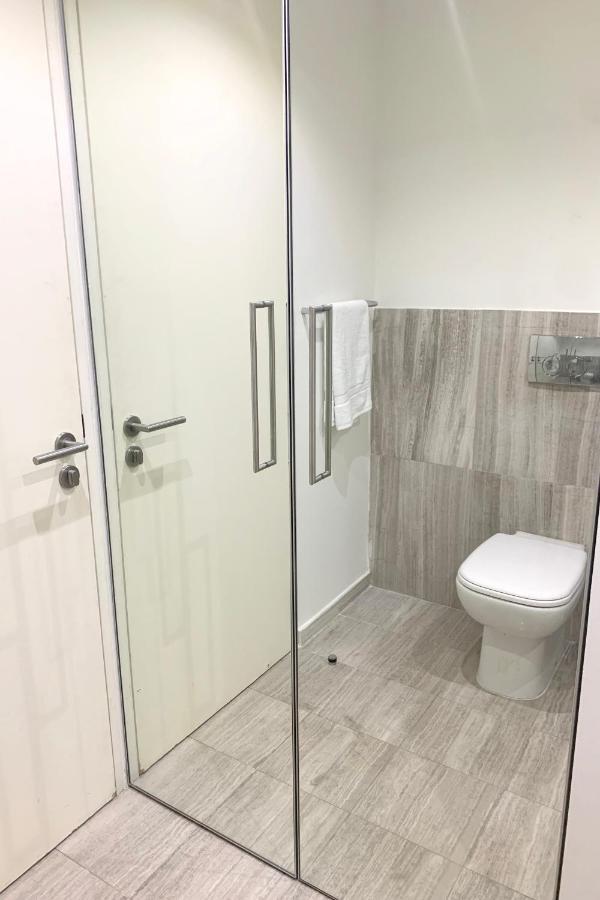 Apartment Water Views At Large Luxury One Bed Dubai