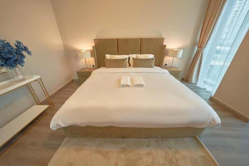 Magnificent Stunning 3 Br With Burj Khalifa View * Dubai