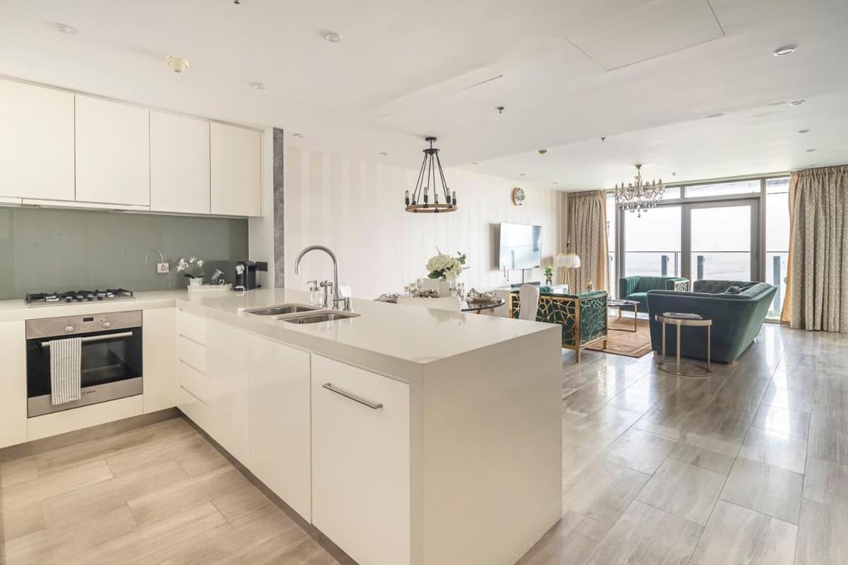 Frank Porter - D1 Jaddaf Apartment *